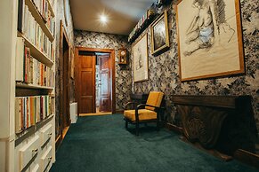 Divná Pani Luxury Gallery Rooms