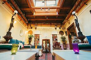 Divná Pani Luxury Gallery Rooms