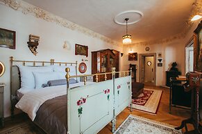 Divná Pani Luxury Gallery Rooms