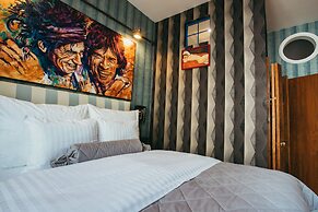 Divná Pani Luxury Gallery Rooms