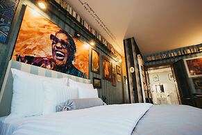 Divná Pani Luxury Gallery Rooms