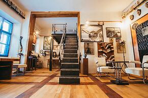 Divná Pani Luxury Gallery Rooms