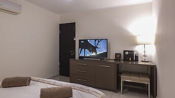 Luxury Suite By The Pool