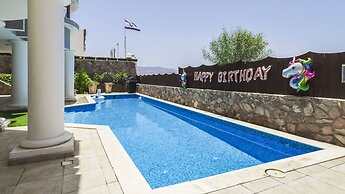 Luxury Suite By The Pool