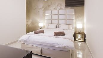 Luxury Suite By The Pool