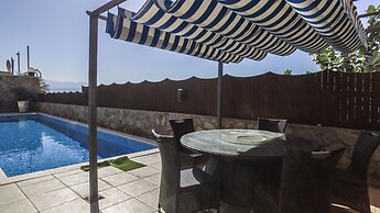 Luxury Suite By The Pool