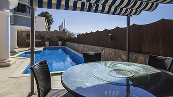 Luxury Suite By The Pool