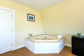 Payne's Harbor View Inn