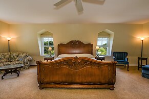 Payne's Harbor View Inn