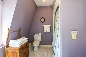 Payne's Harbor View Inn