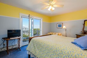 Payne's Harbor View Inn