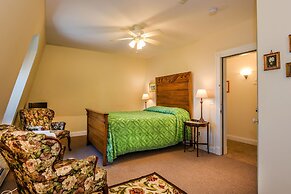 Payne's Harbor View Inn