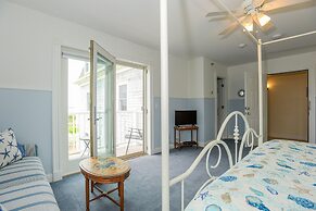 Payne's Harbor View Inn