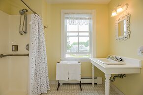 Payne's Harbor View Inn