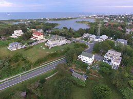 Payne's Harbor View Inn