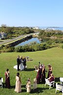 Payne's Harbor View Inn