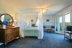 Payne's Harbor View Inn