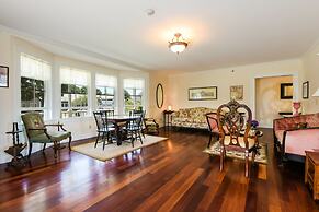 Payne's Harbor View Inn