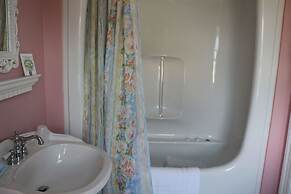 Payne's Harbor View Inn