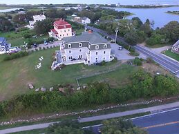 Payne's Harbor View Inn