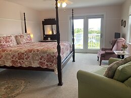 Payne's Harbor View Inn