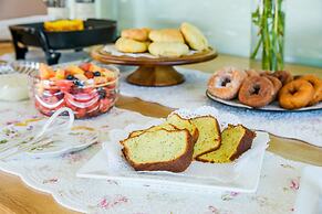 Payne's Harbor View Inn