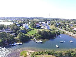 Payne's Harbor View Inn