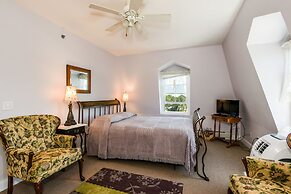 Payne's Harbor View Inn