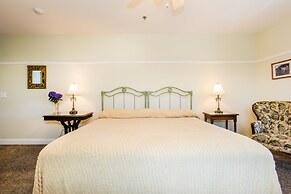 Payne's Harbor View Inn