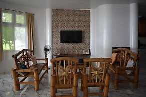Seaside Travelers Inn by Camiguin Island Home