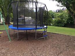 Alexandra Garden Court Motel