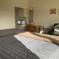 Alexandra Garden Court Motel