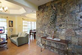 Charming Tagaytay Vacation Home