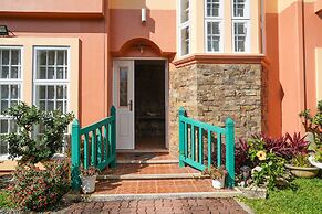 Charming Tagaytay Vacation Home
