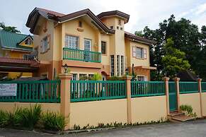 Charming Tagaytay Vacation Home
