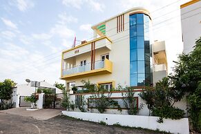 OYO 15701 River View Residency
