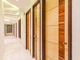 Capital O 16131 Mohit Guest House