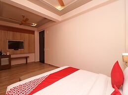 OYO 14766 Pacify Hills