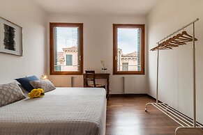 Venezia Spirito Santo Canal View