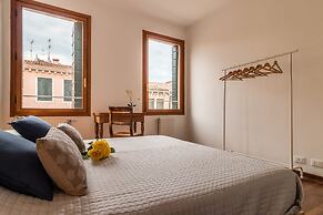 Venezia Spirito Santo Canal View