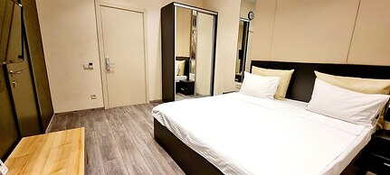 Malon Apartments