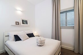 Bauhaus Boutique by TLV2rent