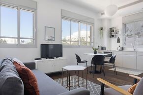 Bauhaus Boutique by TLV2rent