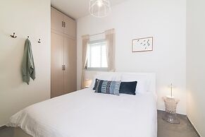 Bauhaus Boutique by TLV2rent