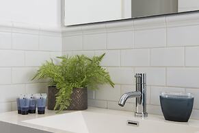 Bauhaus Boutique by TLV2rent