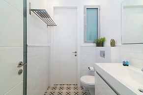 Bauhaus Boutique by TLV2rent