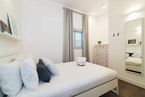 Bauhaus Boutique by TLV2rent