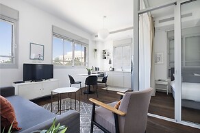 Bauhaus Boutique by TLV2rent