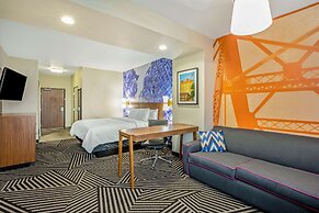 La Quinta Inn & Suites by Wyndham Waco Downtown - Baylor