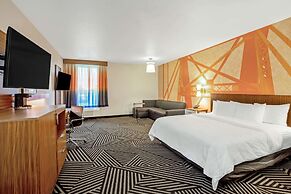 La Quinta Inn & Suites by Wyndham Waco Downtown - Baylor